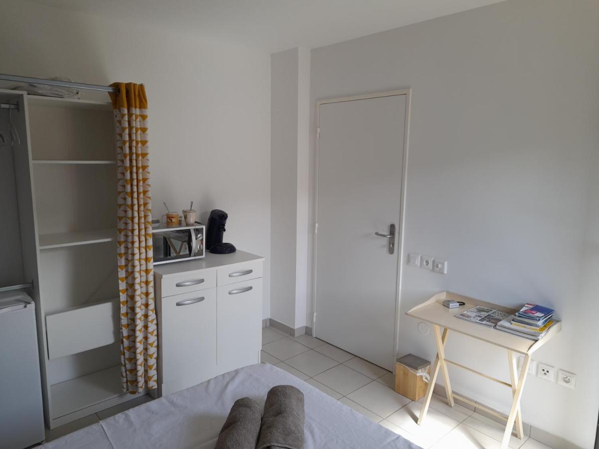 Chambre Avec Salle De Bain, Wc Et Terrasse L'Etang-Sale ภายนอก รูปภาพ