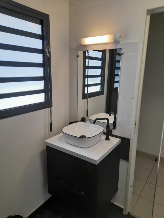 Chambre Avec Salle De Bain, Wc Et Terrasse L'Etang-Sale ภายนอก รูปภาพ